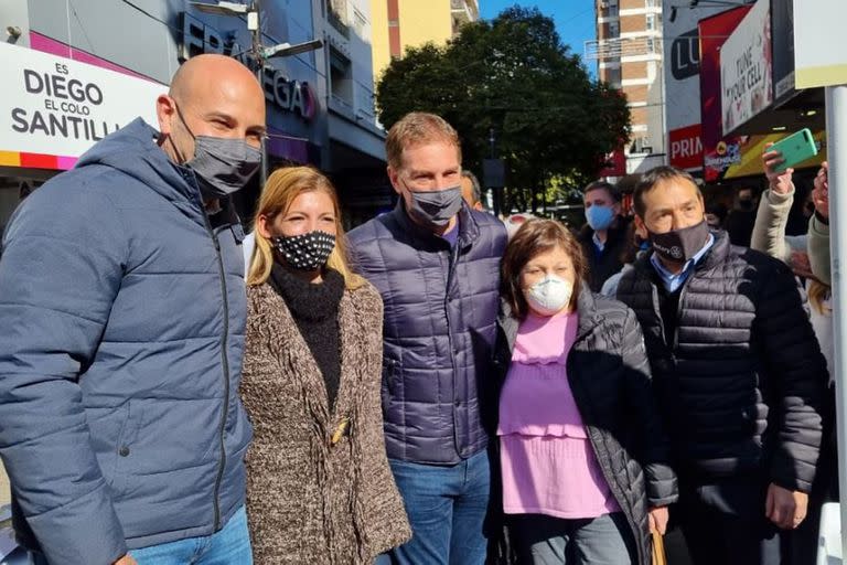 La recorrida de Santilli y Ocaña comenzó en Quilmes junto a Martiniano Molina.