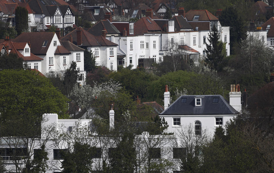 home Houses are seen on Highgate Hill in north London April 3, 2014. London house prices have increased by 20 per cent in the last year, local media reported.  REUTERS/Suzanne Plunkett (BRITAIN - Tags: REAL ESTATE BUSINESS)