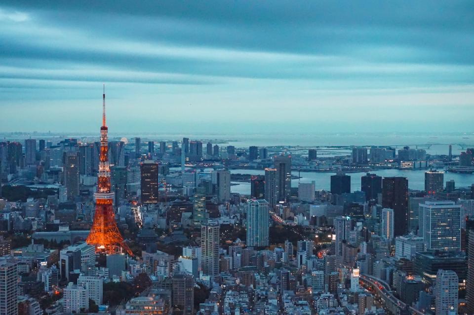 東京（Photo Credit: Louie Martinez@unsplash.com, License CC0，圖片來源：https://unsplash.com/photos/eiffel-tower-paris-during-dusk-IocJwyqRv3M）