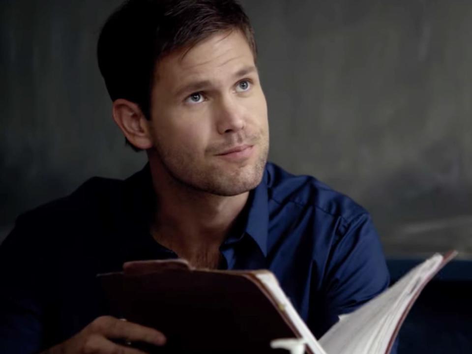 matthew davis as alaric saltzman on the vampire diaries