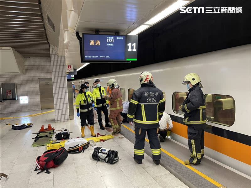 消防人員前往高鐵站救援。（圖／翻攝畫面）