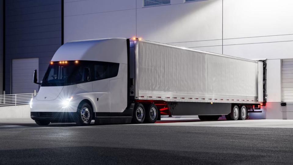 Semi-Truck Manufacturers Agree to California Diesel Engine Ban for 2036 photo