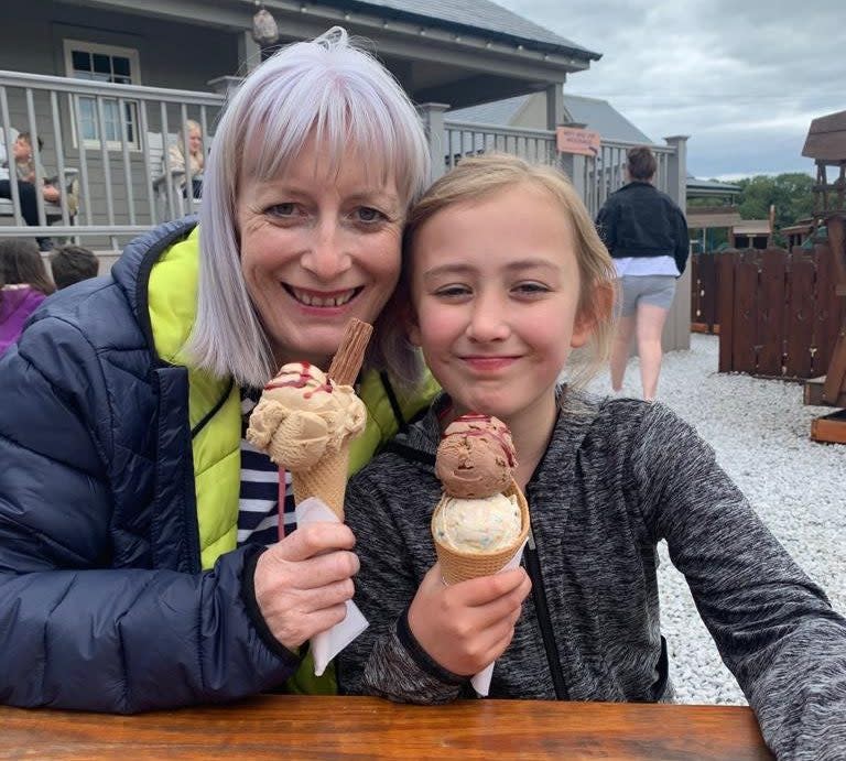 The couple’s daughter Andrea and their granddaughter Emily, 9.