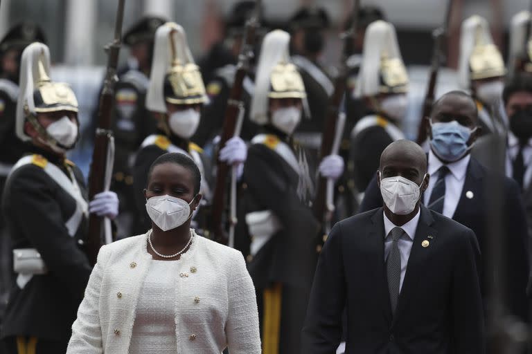 Jovenel Moïse y su esposa, la primera dama Martine Moise, durante la investidura del presidente electo de Ecuador, Guillermo Lasso, el 24 de mayo de 2021