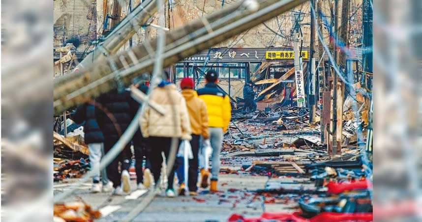 2024年1月1日，日本石川縣能登半島發生規模7.6的極淺層地震。（圖／新華社）