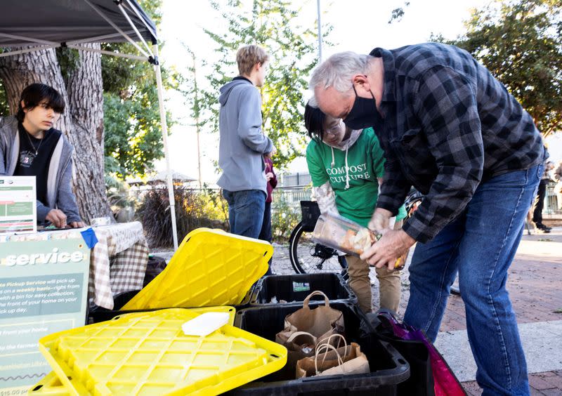 Nations including U.S. have made little progress on food waste, a big climate problem