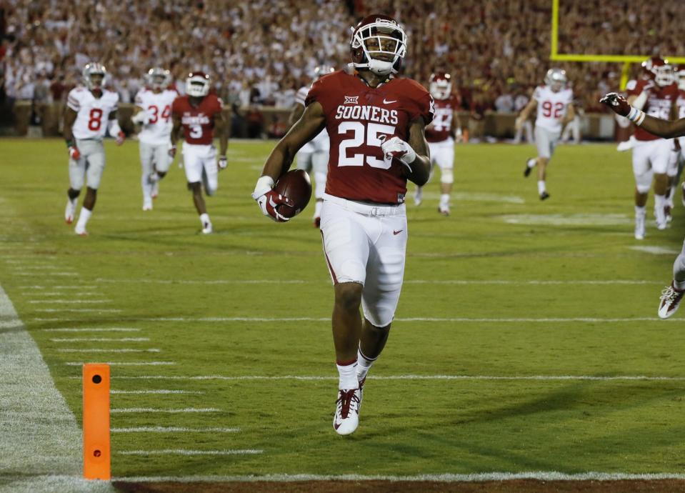 Oklahoma's Joe Mixon dropped the ball before entering the end zone, but nobody noticed. (AP Photo/Sue Ogrocki)