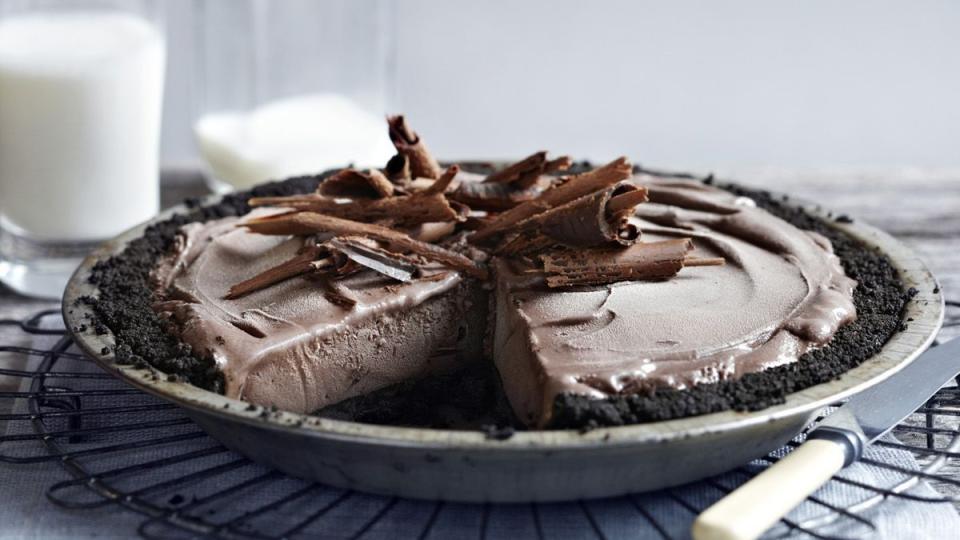 chocolate ice cream pie with a chocolate cookie crust and chocolate shavings on top