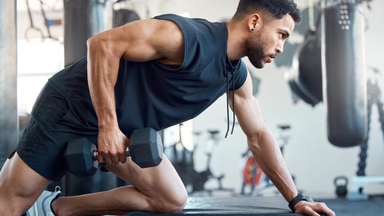  Man doing one arm dumbbell row 