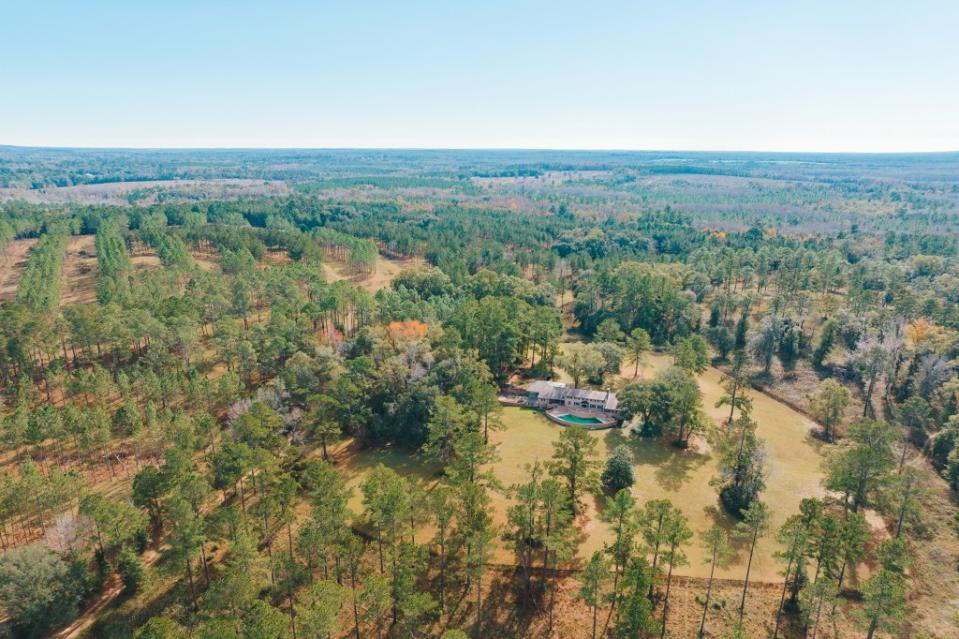 An aerial view of the property. SVN | Saunders Ralston Dantzler Real Estate