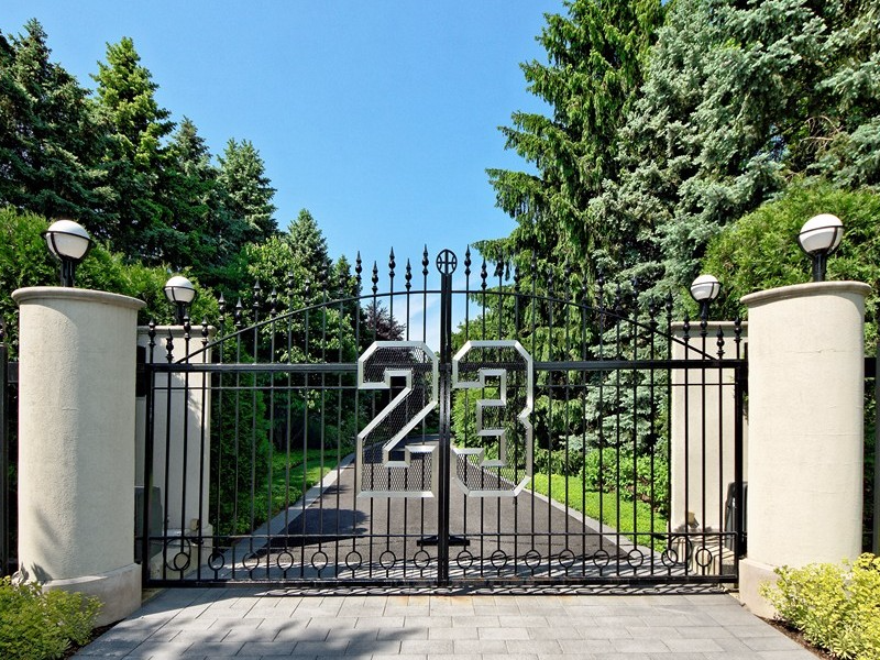 michael jordan house gate