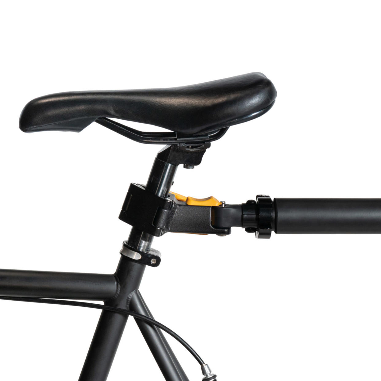 The quick-release hitch can be attached and removed in seconds. It fits seatposts from 25 to 35 mm wide.