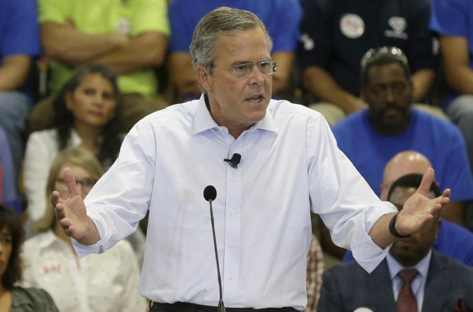 Jeb Bush cuenta con $100 millones para su campaña, pero no loevanta y está ya muy rezagado. (AP)