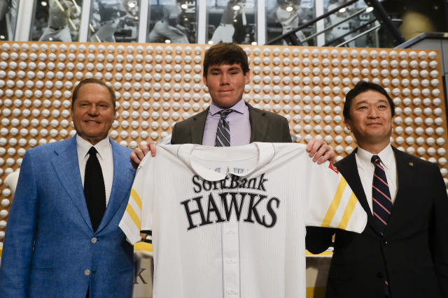 Carter Stewart, 19, Chooses Japan Over the M.L.B. Draft - The New York Times