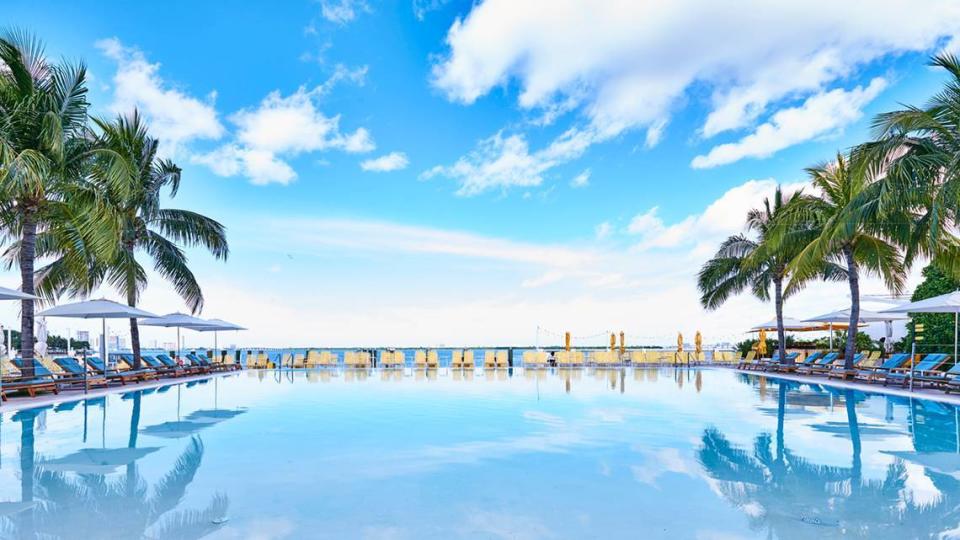 La piscina frente al mar del hotel The Standard Spa de Miami Beach es una de las razones por las que el hotel fue nombrado uno de los mejores del país por los votantes de Tripadviser.