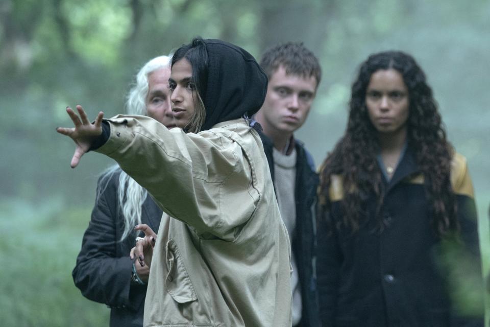 THE WATCHERS, from left: Olwen Fouere, director Ishana Shyamalan, Oliver Finnegan, Georgina Campbell, on set, 2024. ph: Jonathan Hession /© Warner Bros. /Courtesy Everett Collection