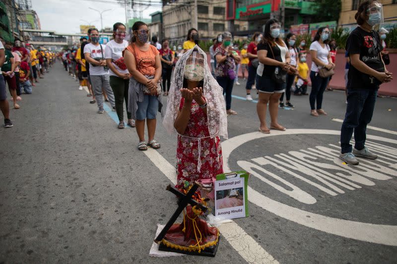 Philippines' Catholics display devotion to Christ statue, pray for end of pandemic