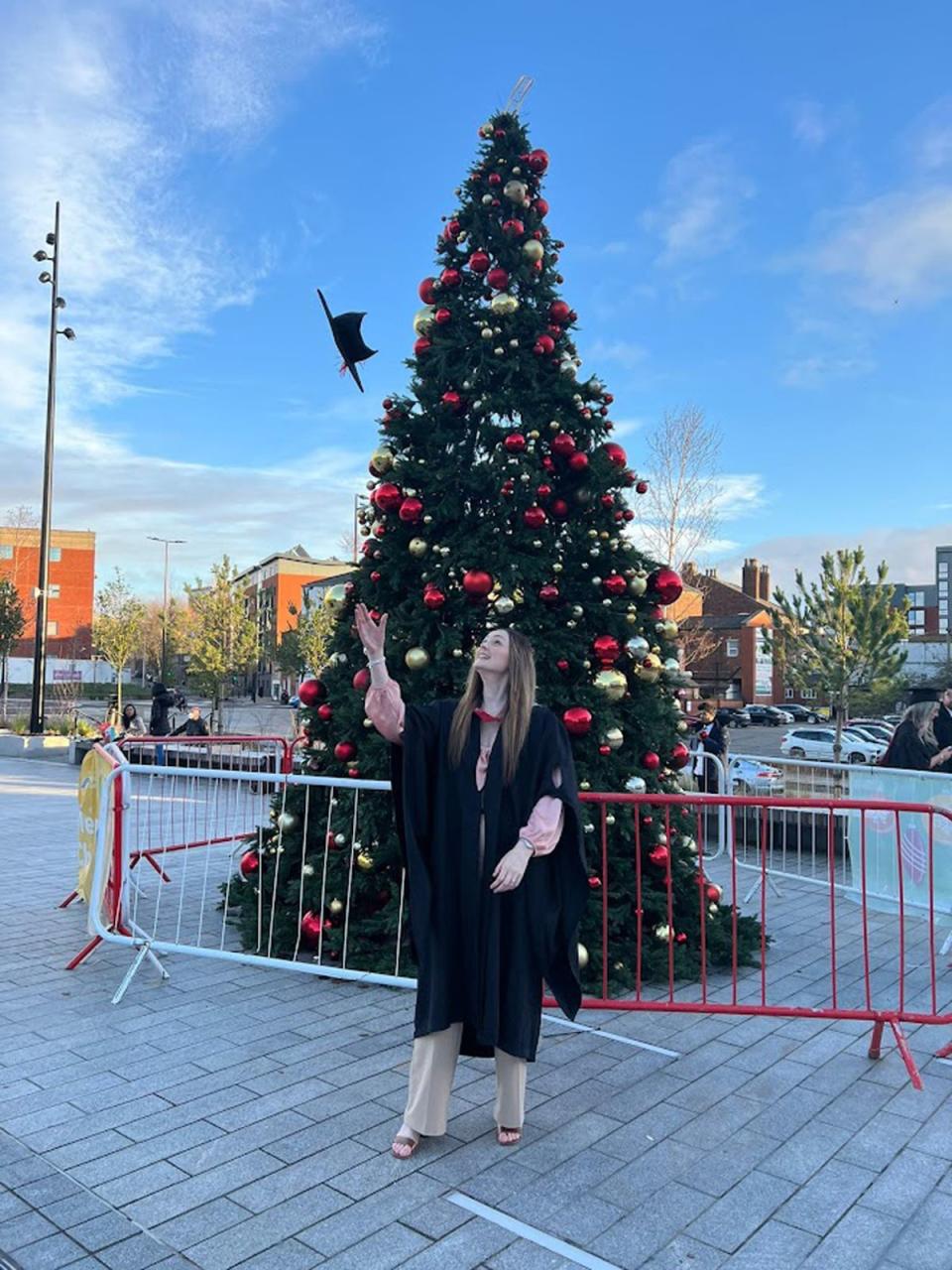 Laura en su graduación, en diciembre de 2021 (PA Real Life/Collect)