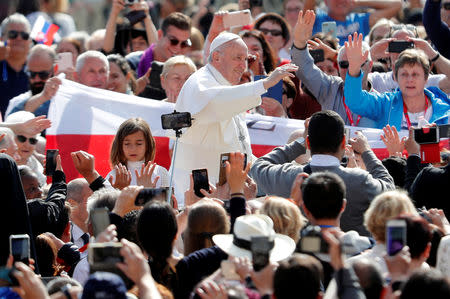 Pope Francis greets people as he arrives for the general audience in the Vatican, May 22, 2019. REUTERS/Remo Casilli