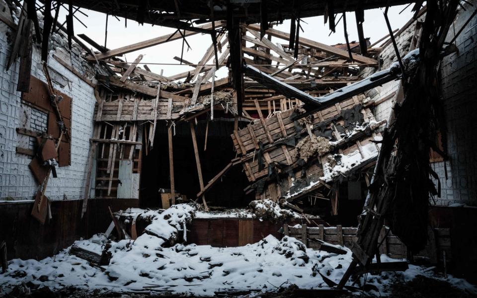 A building damaged by shelling in Zarichne - ASUYOSHI CHIBA / AFP