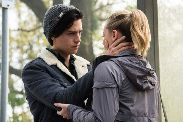 Cole Sprouse and Lili Reinhart rode in a hot air balloon, and #DateNightGoals