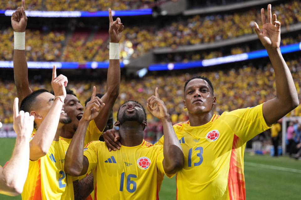 Jefferson Lerma (16) celebra tras anotar el segundo gol de Colombia ante Paraguay en el partido por el Grupo D de la Copa América, el lunes 24 de junio de 2024, en Houston. (AP Foto/Kevin M. Cox)