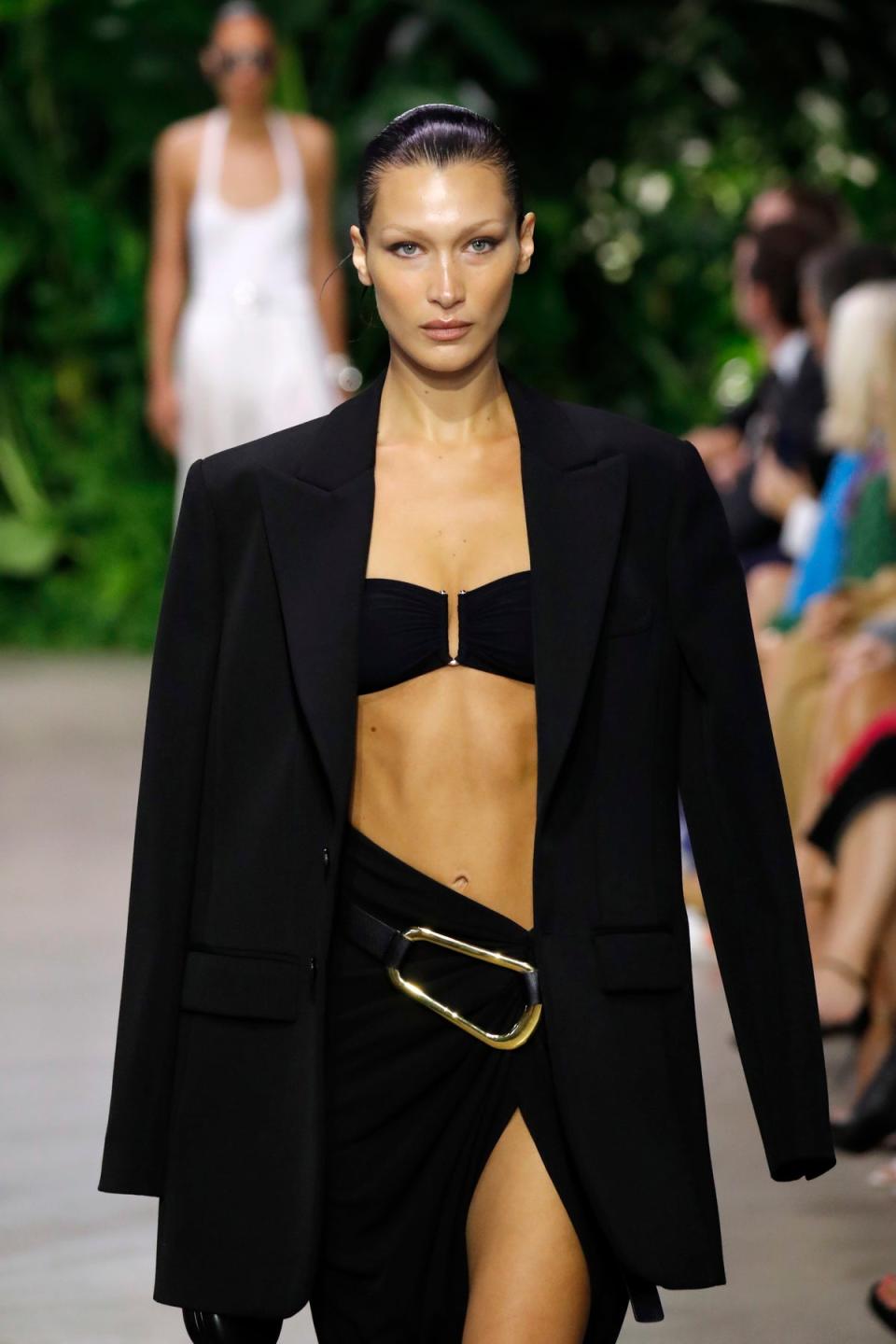 Bella Hadid dons a massive carabiner belt for Marc Jacobs SS23 (JP Yim / Getty Images for Michael Kors)