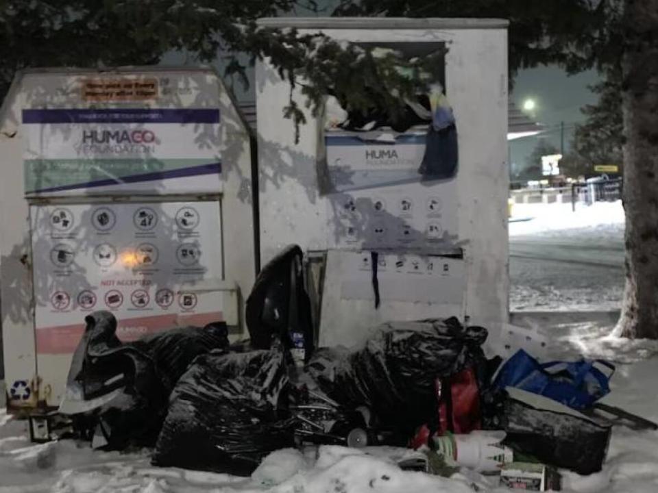 An overflowing donation bin that states it belongs to the Humago Foundation sits on municipal land in Orléans before it was removed on Jan. 23, 2023. (Rebecca Kwan/Radio-Canada - image credit)