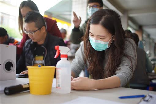 民眾進行罷韓連署。（圖／翻攝自WeCare高雄臉書）