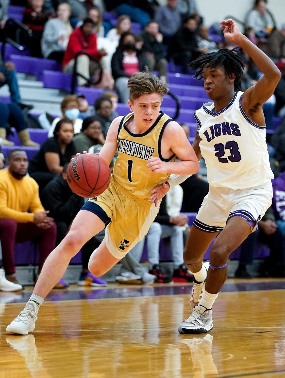 Independence's Jett Montgomery (1) works past Columbia Central's Q Martin (23) during the second quarter at Columbia Central High School in Columbia, Tenn., Wednesday, Jan. 26, 2022.