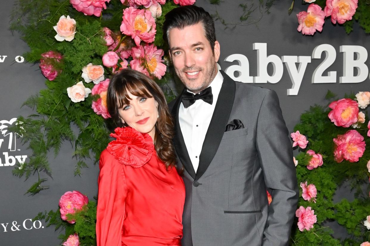 Zooey Deschanel and Jonathan Scott at the 2022 Baby2Baby Gala held at Pacific Design Center on November 12, 2022 in Los Angeles, California. (Photo by Michael Buckner/Variety via Getty Images)