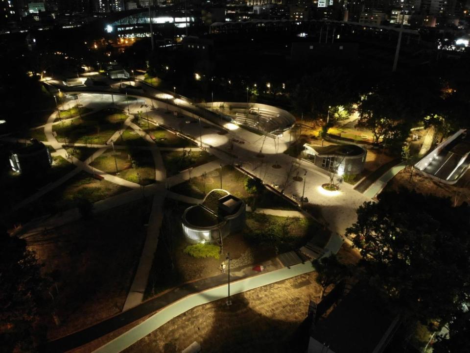 《圖說》新北最大！ 新莊運動公園地下停車場啟用。〈交通局提供〉