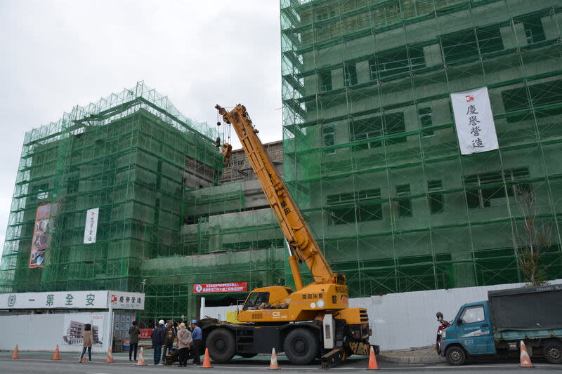 門諾健康管理中心大樓  預計114年落成啟用 花蓮門諾醫院選在美崙田徑場旁興建健康管理中心大 樓，7日舉行上梁典禮，預計民國114年落成啟用，新 大樓除符合ESG綠建築認證，也爭取「WELL健康建 築」認證，朝智能、節能管理的永續目標邁進 （門諾醫院提供） 中央社記者李先鳳傳真  113年3月7日 