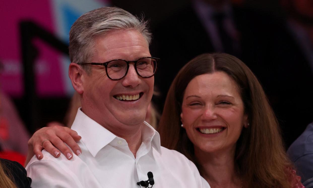 <span>The Labour party leader, Keir Starmer, and his wife, Victoria. He has said he intends to finish work by 6pm on Fridays if he becomes prime minister.</span><span>Photograph: Suzanne Plunkett/Reuters</span>