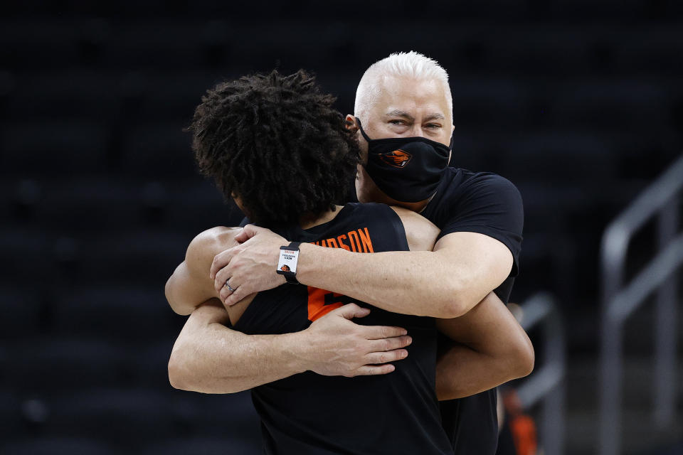 Oregon State coach Wayne Tinkle hugs Ethan Thompson after defeating Loyola Chicago on March 27. (Tim Nwachukwu/Getty Images)