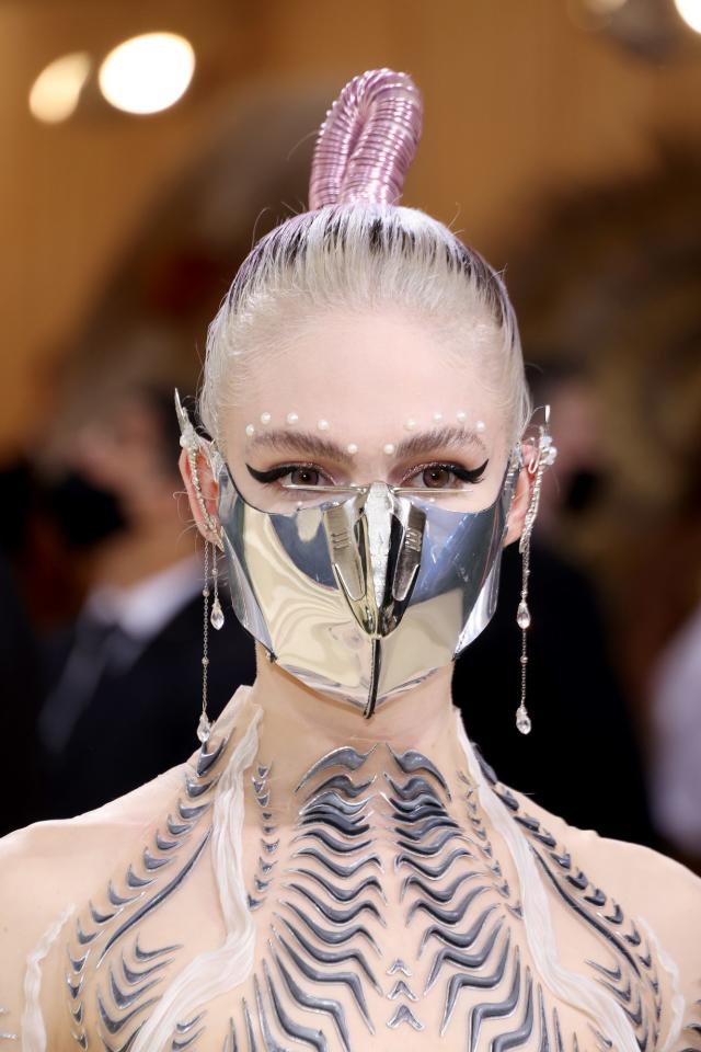 Naomi Osaka's Hair Is an Elaborate Sculpture at the Met Gala 2021