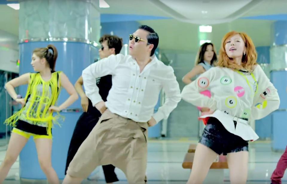 Er ist schon länger entthront: Der südkoreanische Comedian Psy führte mit seinem Video zu "Gangnam Style" (Bild) lange Zeit die Liste der meistgesehenen Videos bei Youtube an. Doch inzwischen gibt es einen anderen Spitzenreiter. Hier sind die Top 20 der klickstärksten Musikvideos ... (Bild: www.youtube.com/officialpsy)