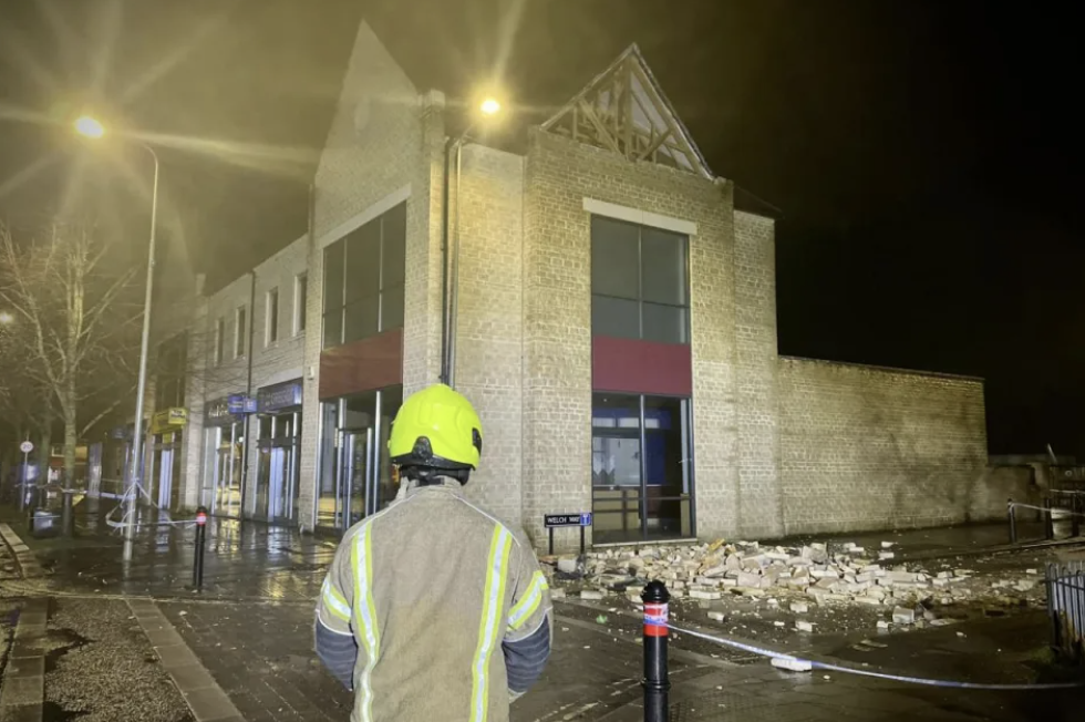 The partially collapsed building in Witney (Image: Oxfordshire Fire and Rescue)