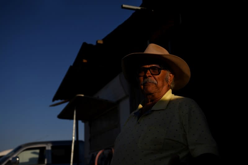 The Wider Image: Thirst turns to anger as Australia's mighty river runs dry