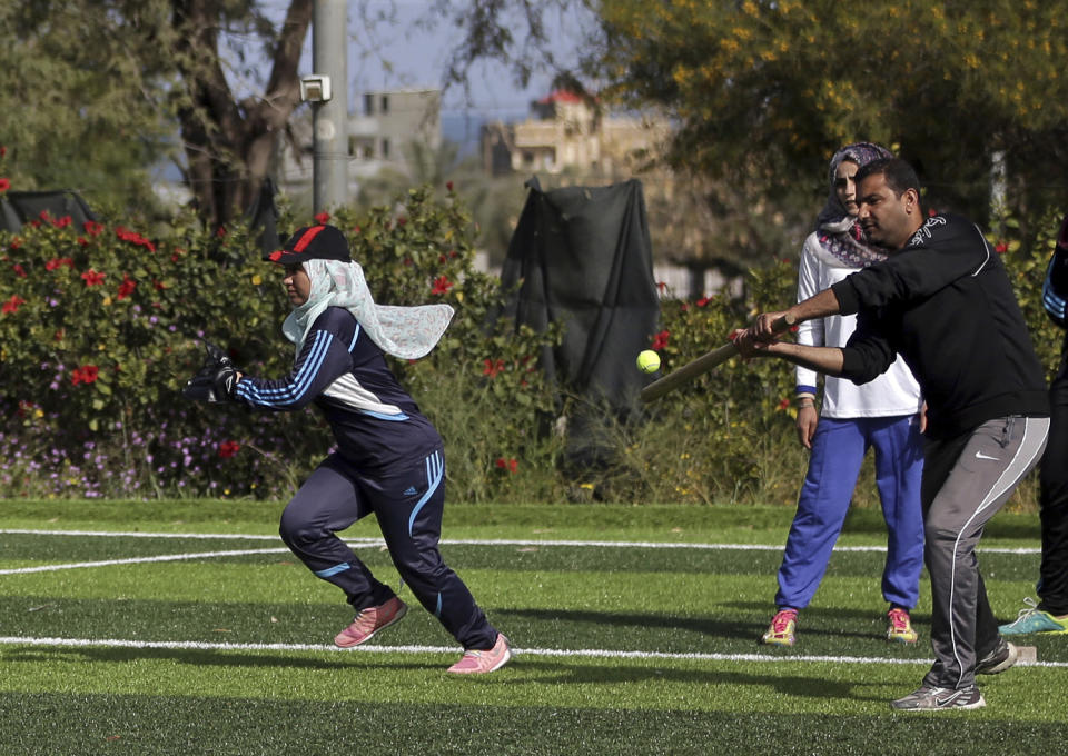 Palestinian women try to bring baseball to Gaza