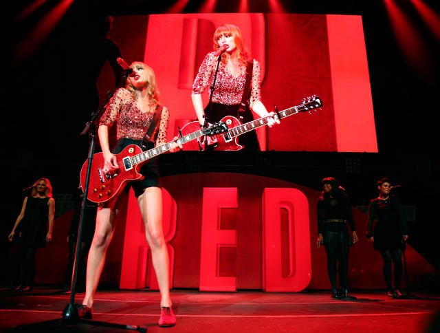 7,734 Taylor Swift Tour Stock Photos, High-Res Pictures, and Images - Getty  Images