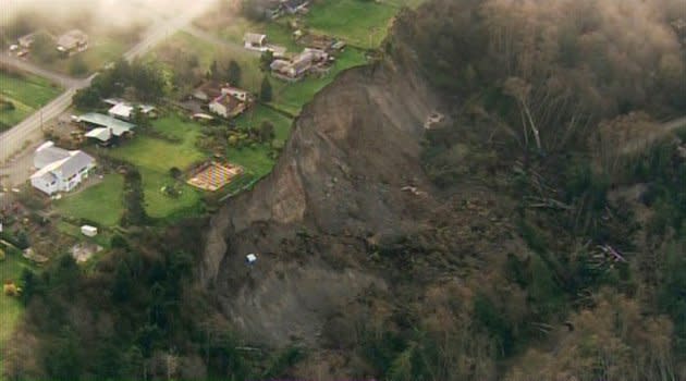 <b>27 mars</b><br> Un gigantesque glissement de terrain menace des dizaines de résidences sur l’île de Whidbey dans l’État de Washington. <br> (Reuters)