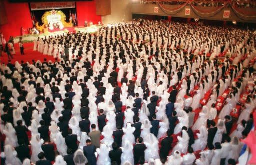 More than 1,000 Korean and Filipino couples attend a mass wedding ceremony performed by the founder of the Unification Church Sun Myung Moon. The Unification Church s widely known for conducting mass weddings among followers involving thousands of couples. It says it evangelises in some 200 countries and according to another spokesman has some three million followers worldwide