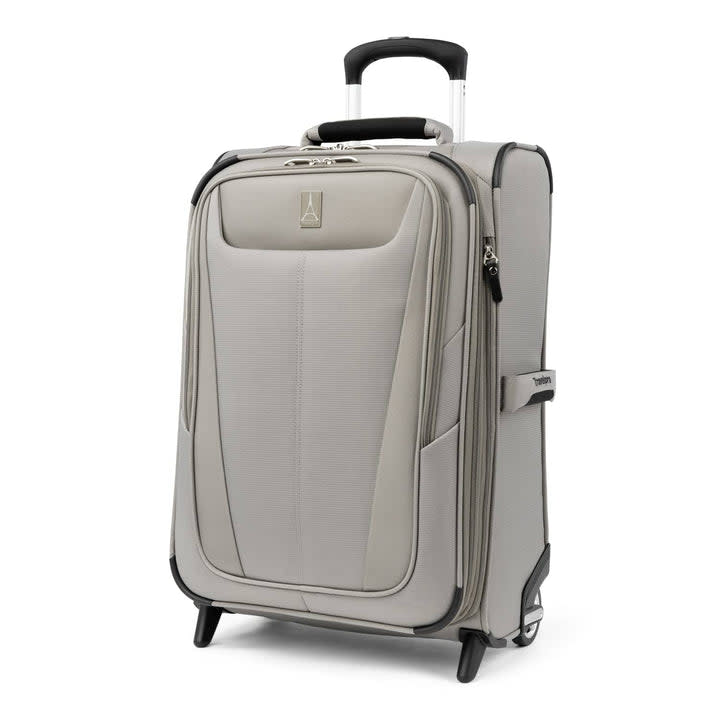 Travelpro Maxlite 5 Softside 22-Inch Carry-On (Travelpro / Travelpro)