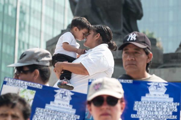 Protesta de familiares de niños desaparecidos en CDMX