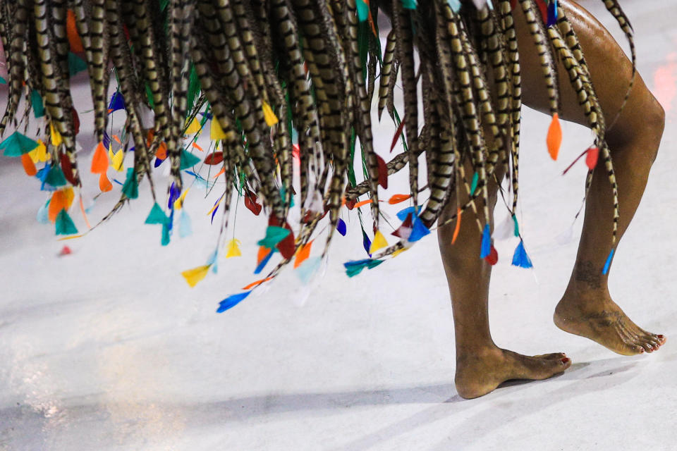 A member of the Imperio Serrano samba school performs. (Photo: Buda Mendes via Getty Images)