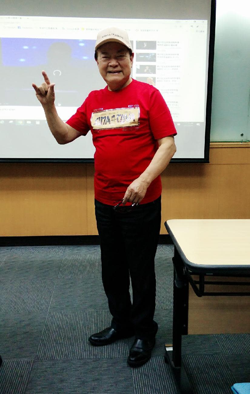 劉福助受邀當講師，暢談他當年創作台灣歌謠的故事及意義。（詠聯文創科技提供）