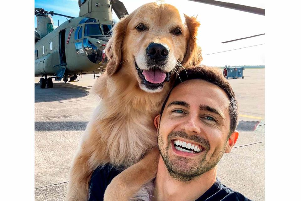 <p>@elliegoldenlife8BIM</p> Kevin Bubolz and his dog snap a selfie