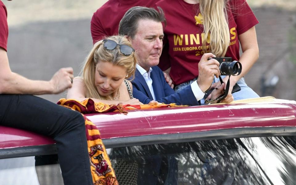 Dan Friedkin and his wife, celebrating with their fans the victory in the Conference League, in Rome