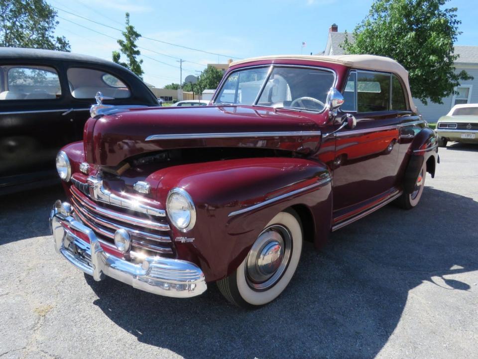 45R 1946 FORD SUPER DELUXE CONVERTIBLE